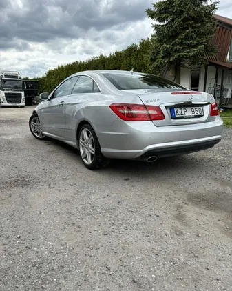 samochody osobowe Mercedes-Benz Klasa E cena 46000 przebieg: 328000, rok produkcji 2010 z Mysłowice